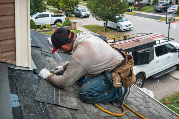 Professional Emergency Roof Repair technician working in Marist College, NY
